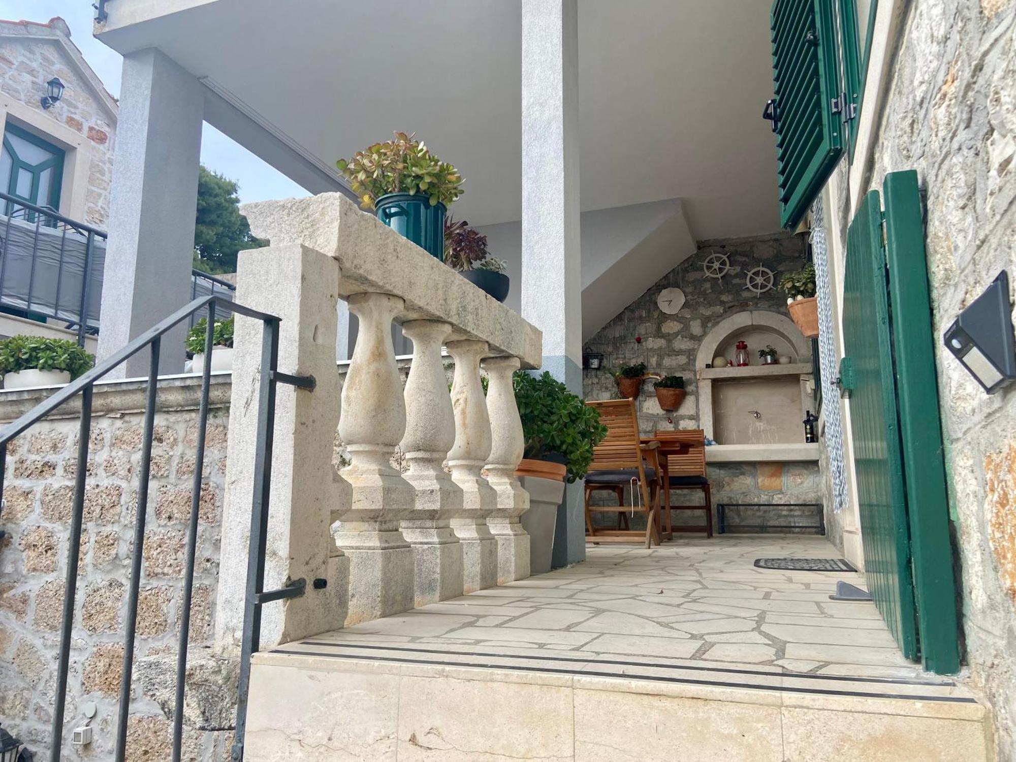 Apartment Simon - Old Stone Charm, Central Bol Life 외부 사진