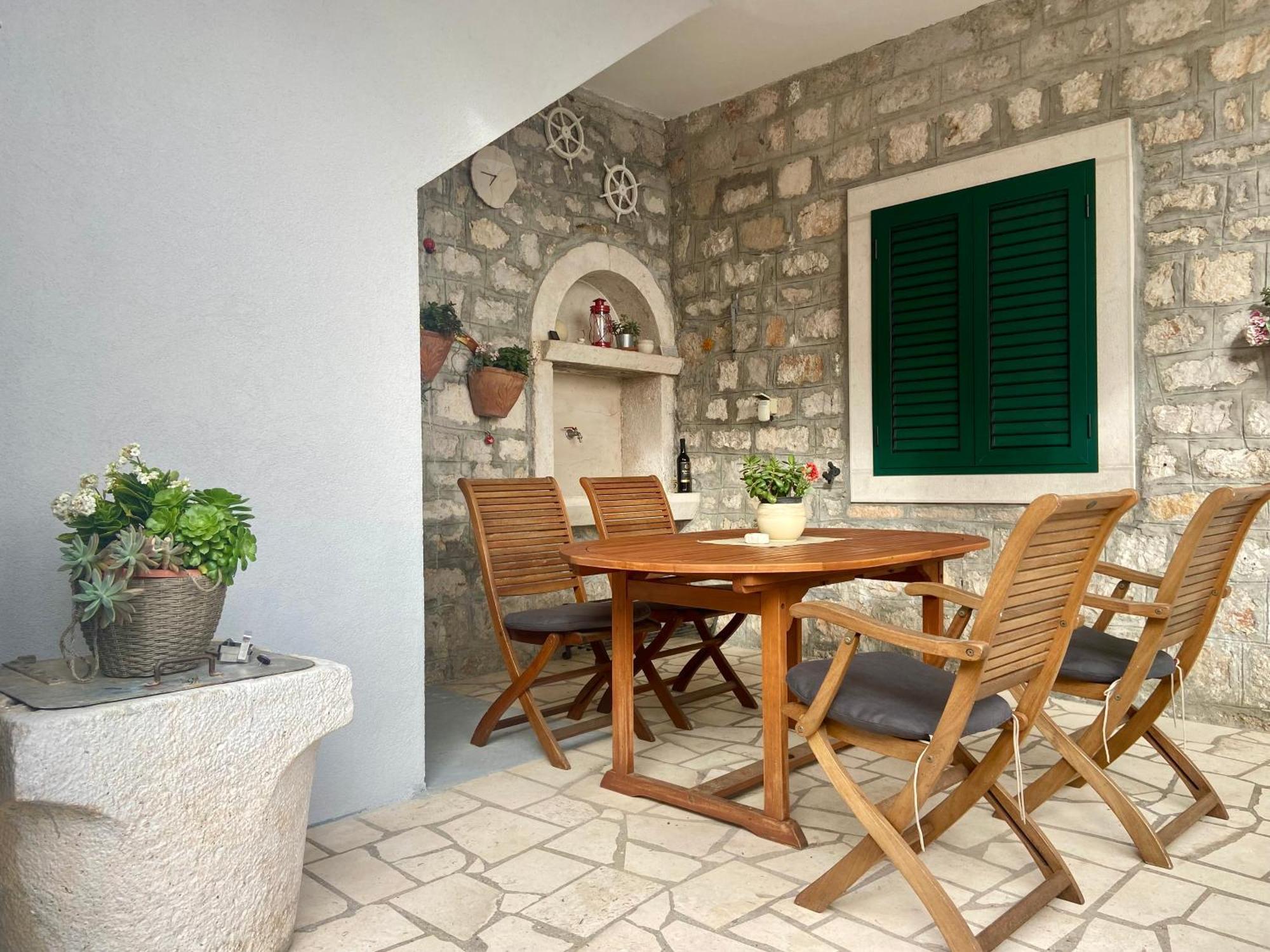 Apartment Simon - Old Stone Charm, Central Bol Life 외부 사진