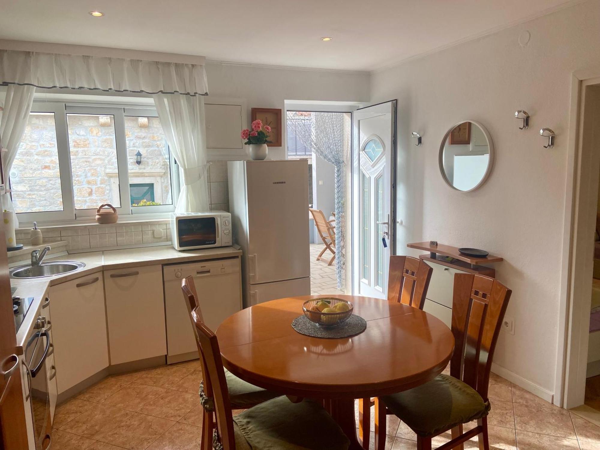 Apartment Simon - Old Stone Charm, Central Bol Life 외부 사진